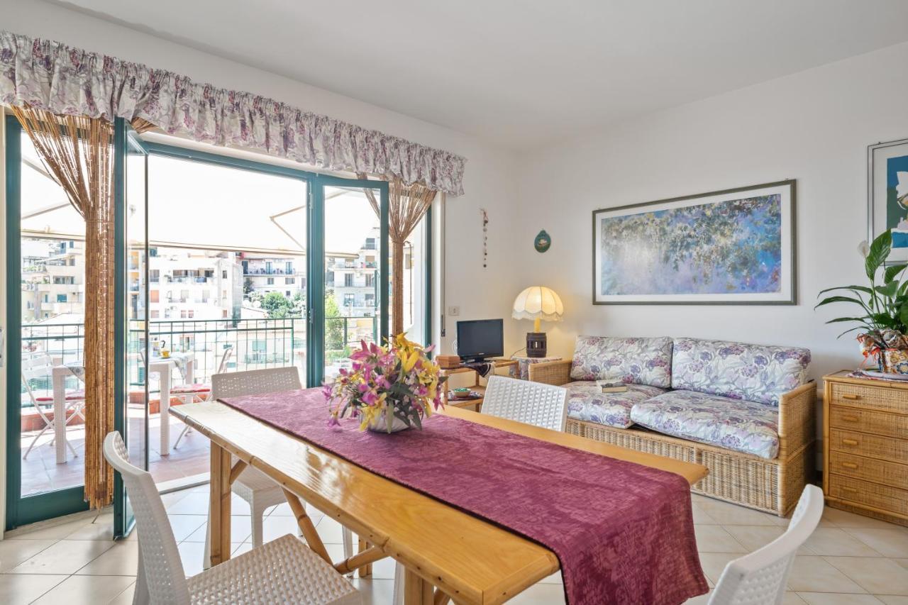 Taormina Comfortable Apartment With Terrace Kültér fotó