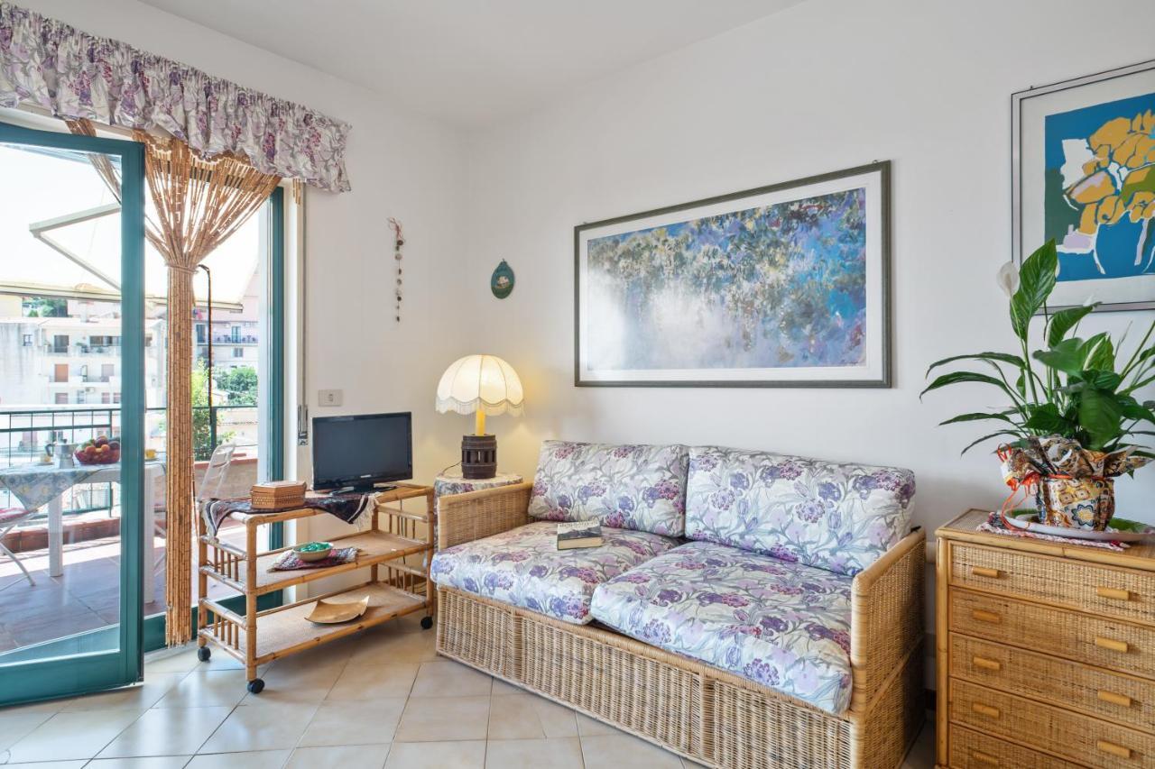 Taormina Comfortable Apartment With Terrace Kültér fotó