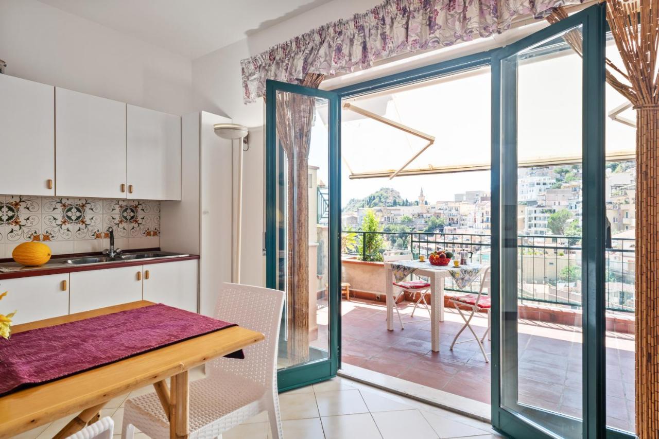 Taormina Comfortable Apartment With Terrace Kültér fotó