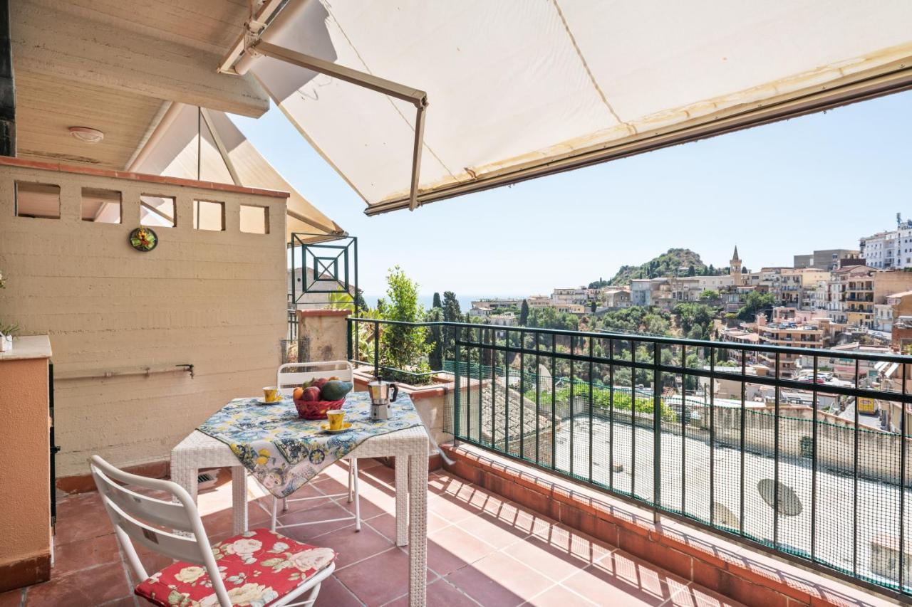 Taormina Comfortable Apartment With Terrace Kültér fotó