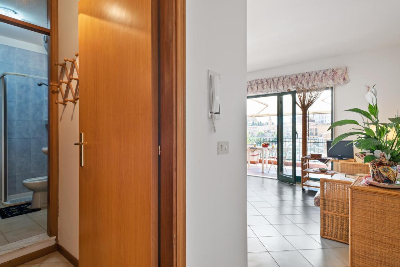 Taormina Comfortable Apartment With Terrace Kültér fotó